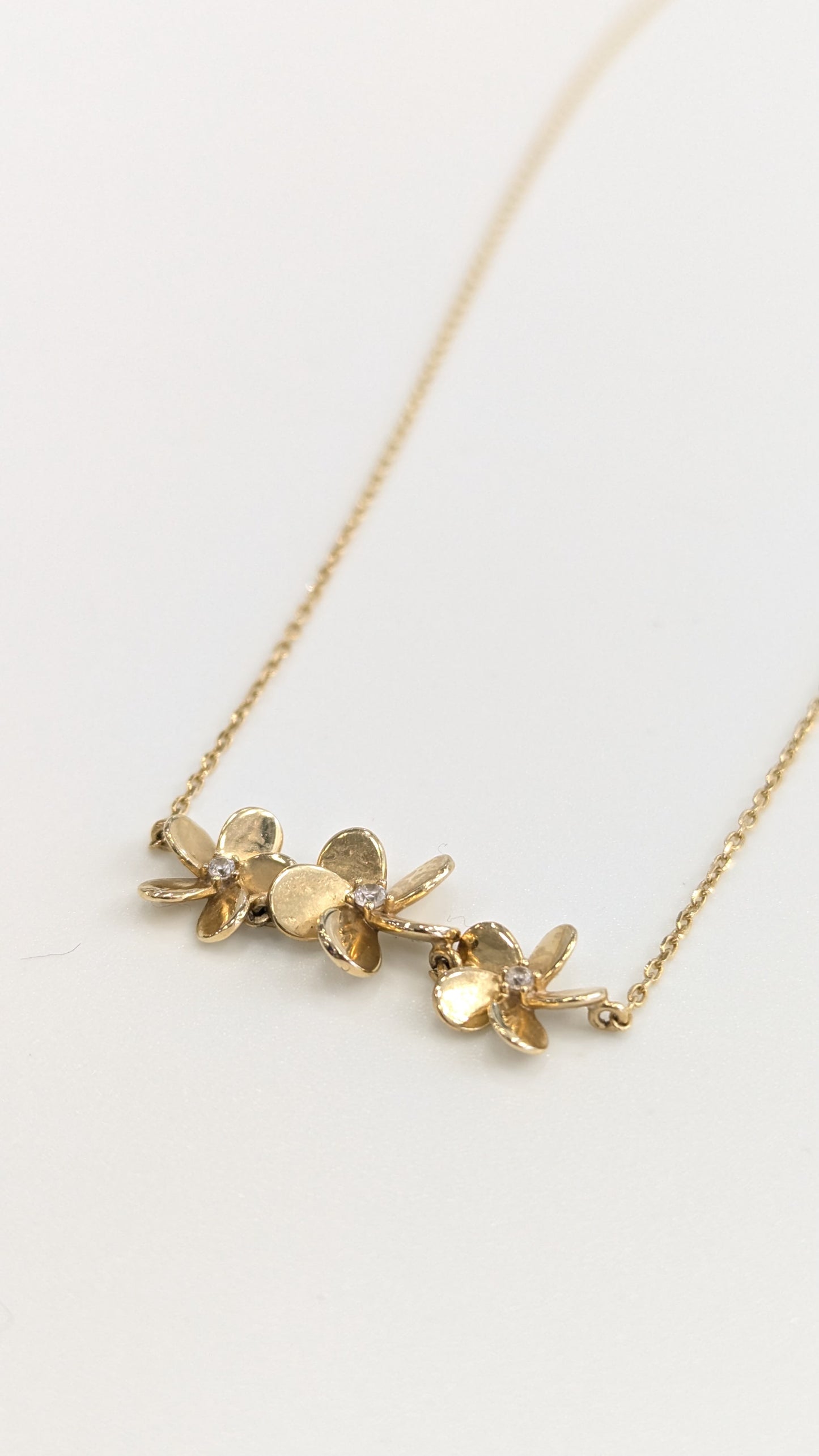 Triple flower Gold Necklace
