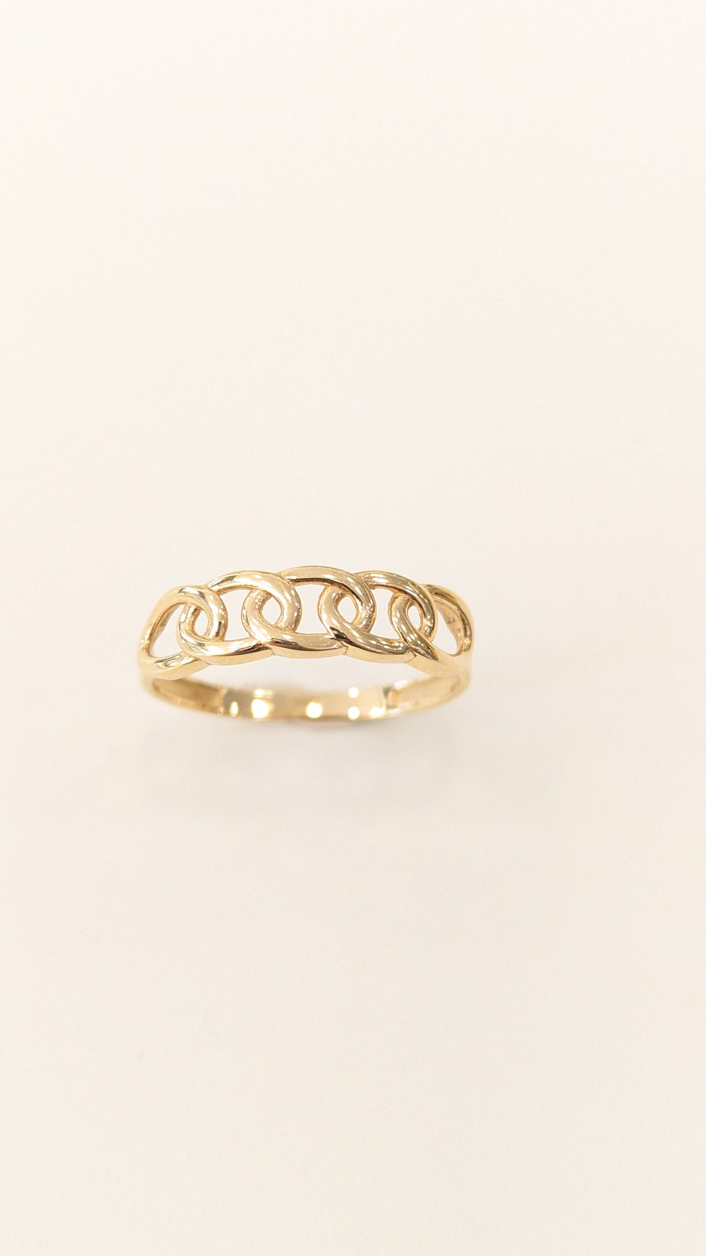 Gold Ring With Chain Pattern