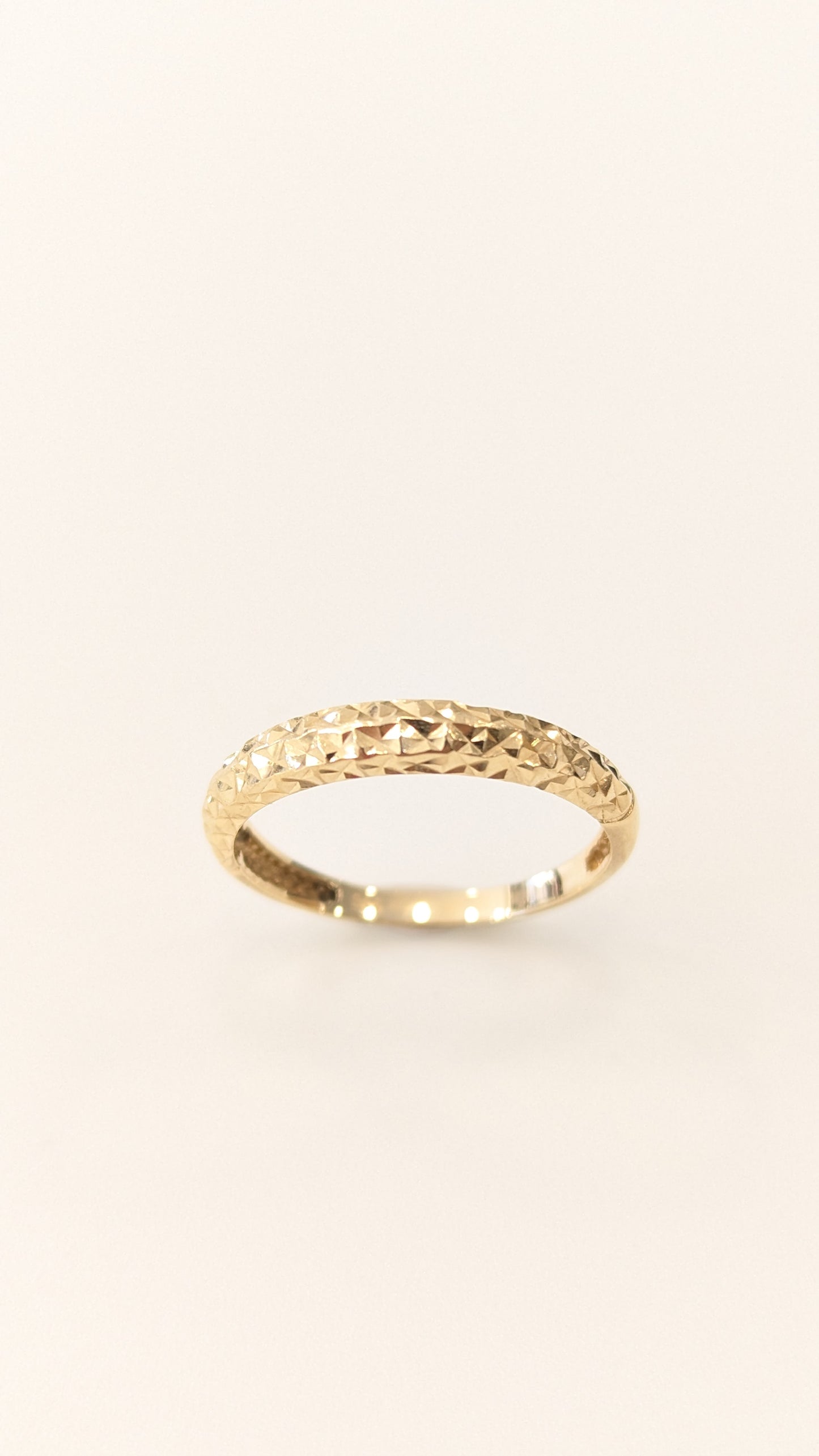 Gold Ring With Diamond Cut