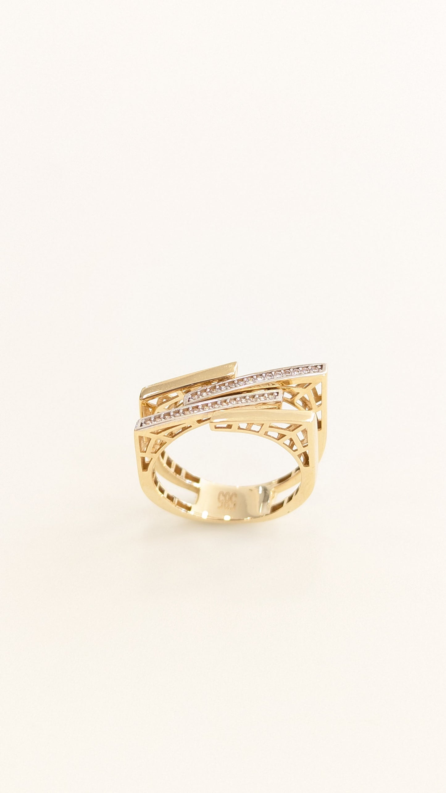 Gold Asymmetric Ring